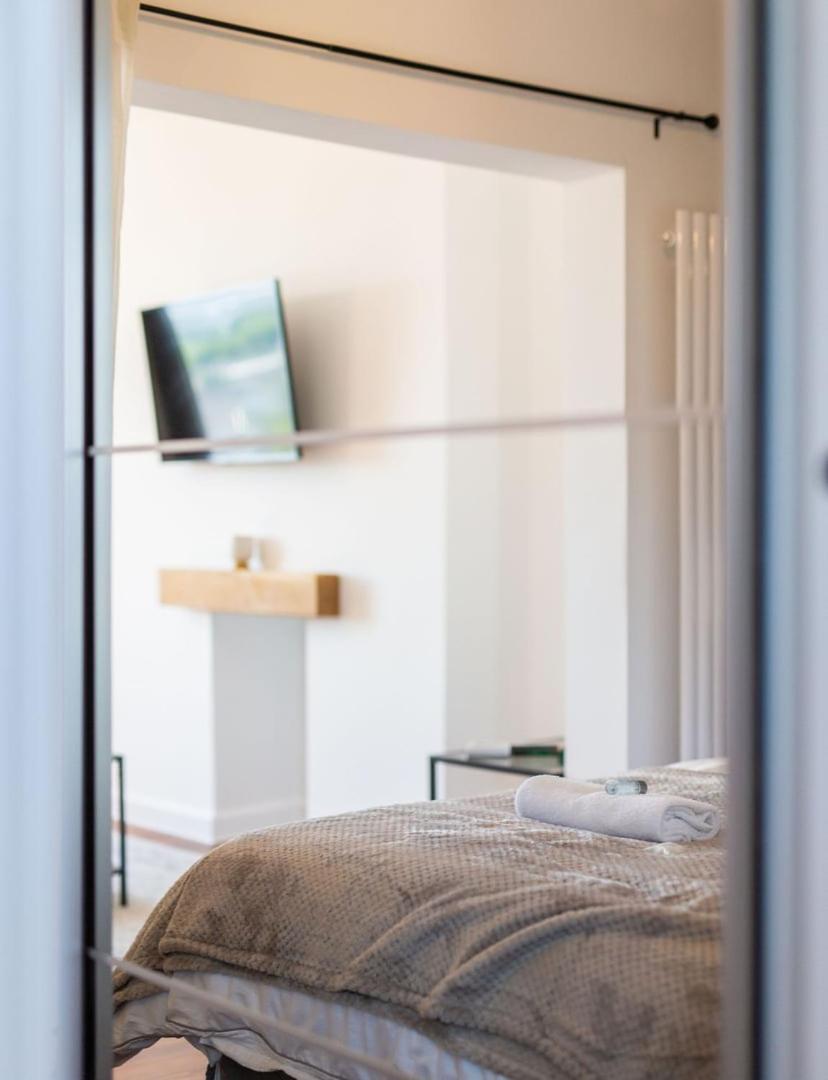 Studio Apartment With 65" Smart Tv Newport  Luaran gambar