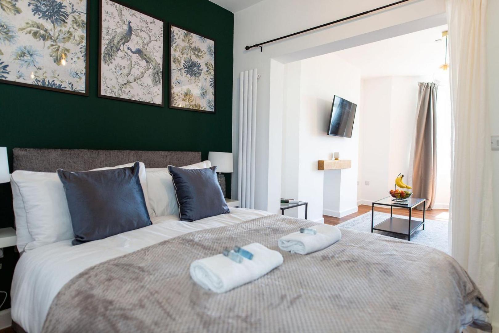 Studio Apartment With 65" Smart Tv Newport  Luaran gambar