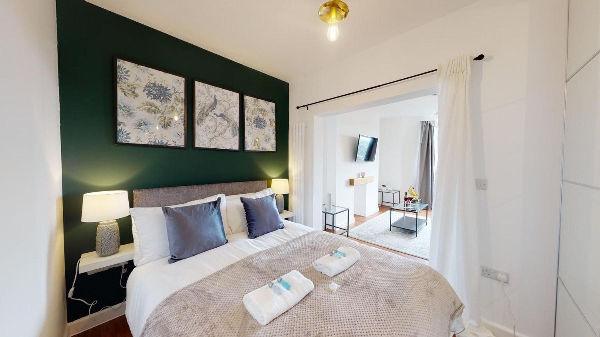 Studio Apartment With 65" Smart Tv Newport  Luaran gambar