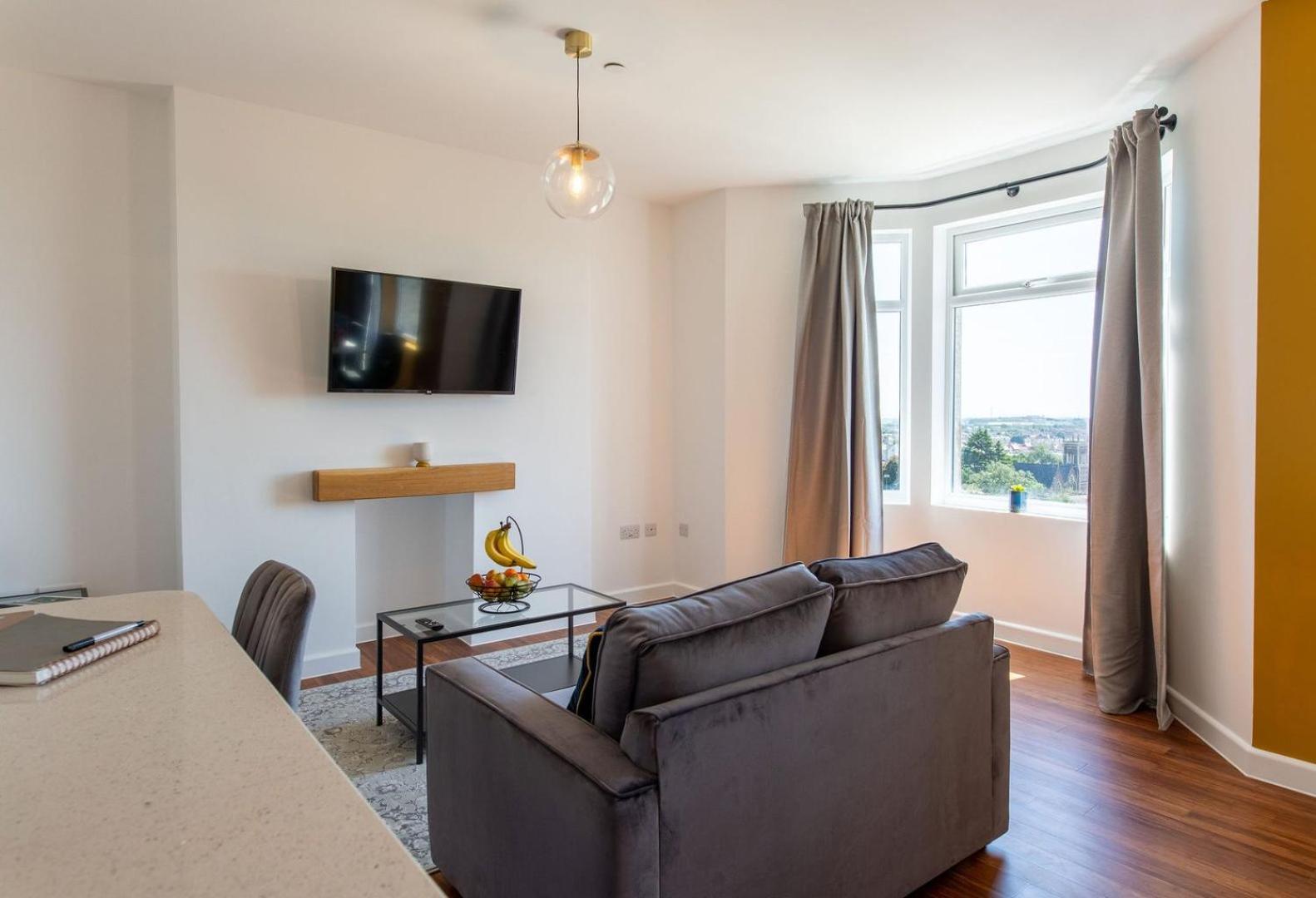 Studio Apartment With 65" Smart Tv Newport  Luaran gambar
