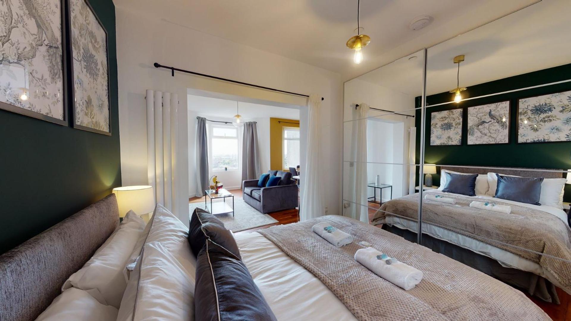 Studio Apartment With 65" Smart Tv Newport  Luaran gambar