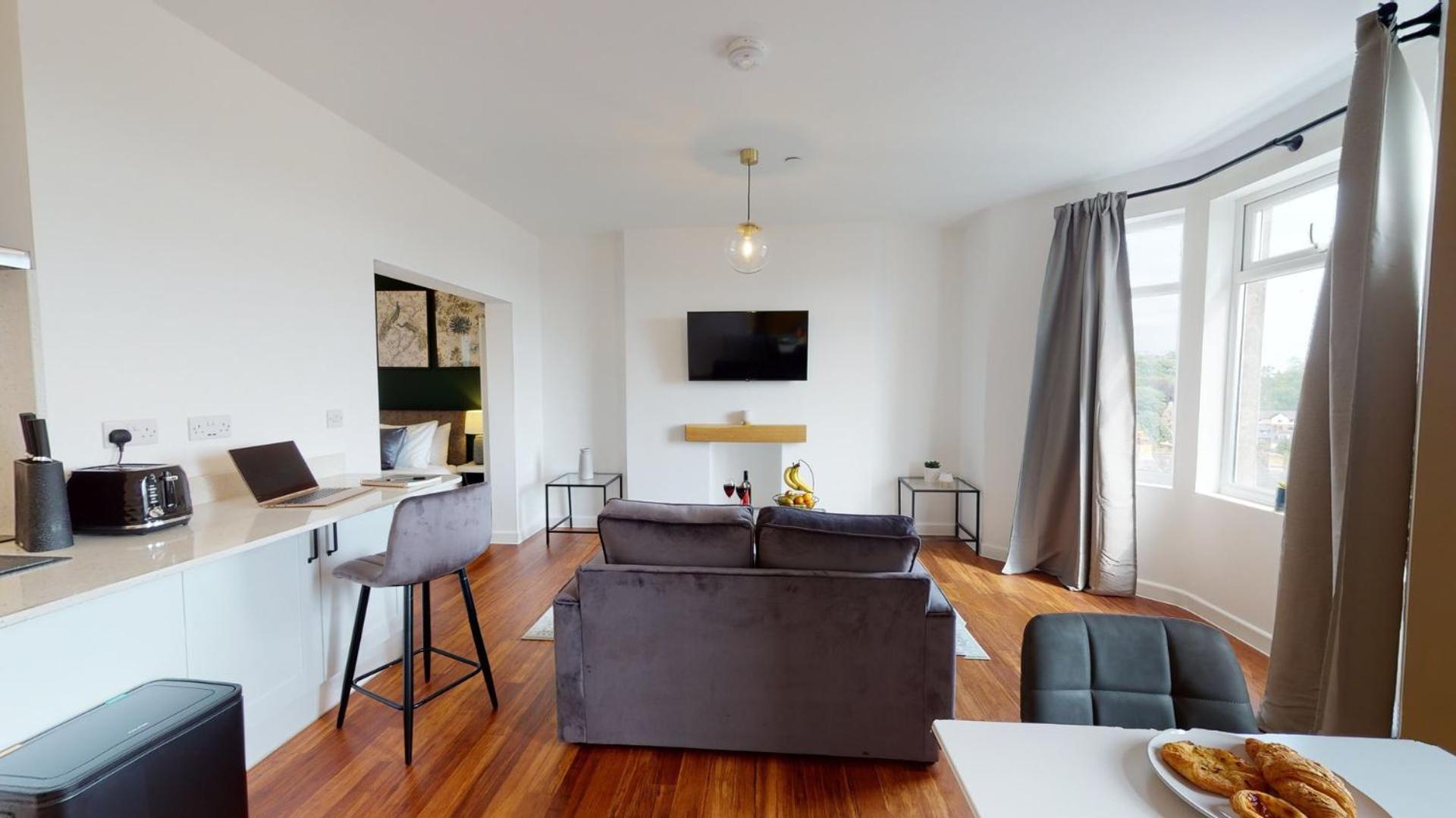 Studio Apartment With 65" Smart Tv Newport  Luaran gambar