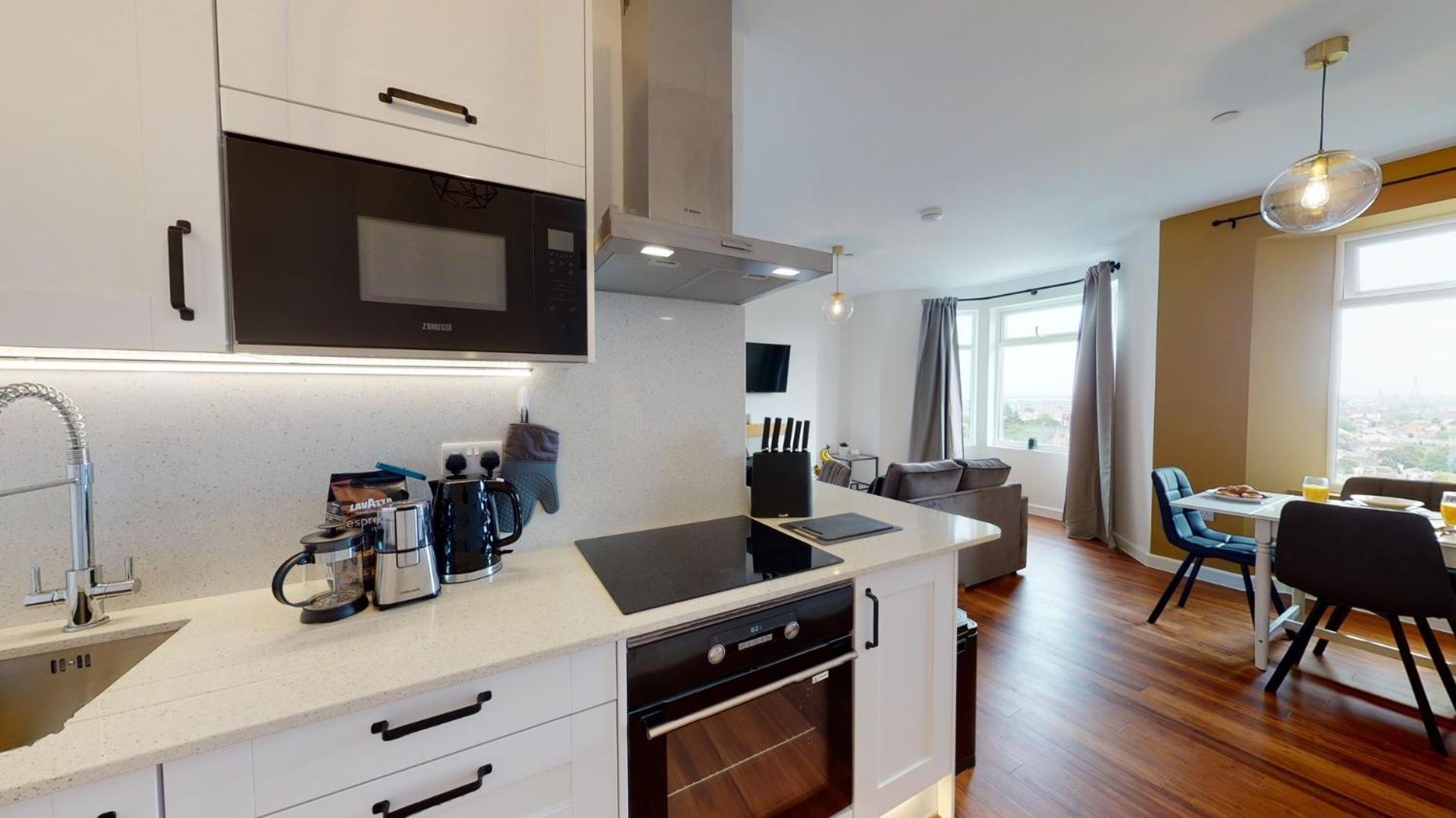 Studio Apartment With 65" Smart Tv Newport  Luaran gambar