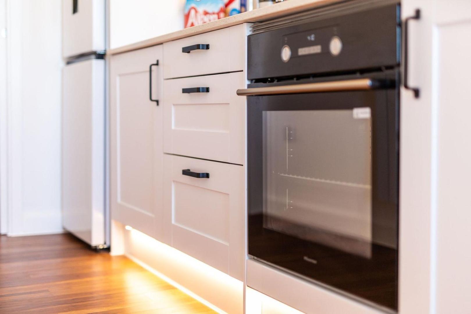 Studio Apartment With 65" Smart Tv Newport  Luaran gambar