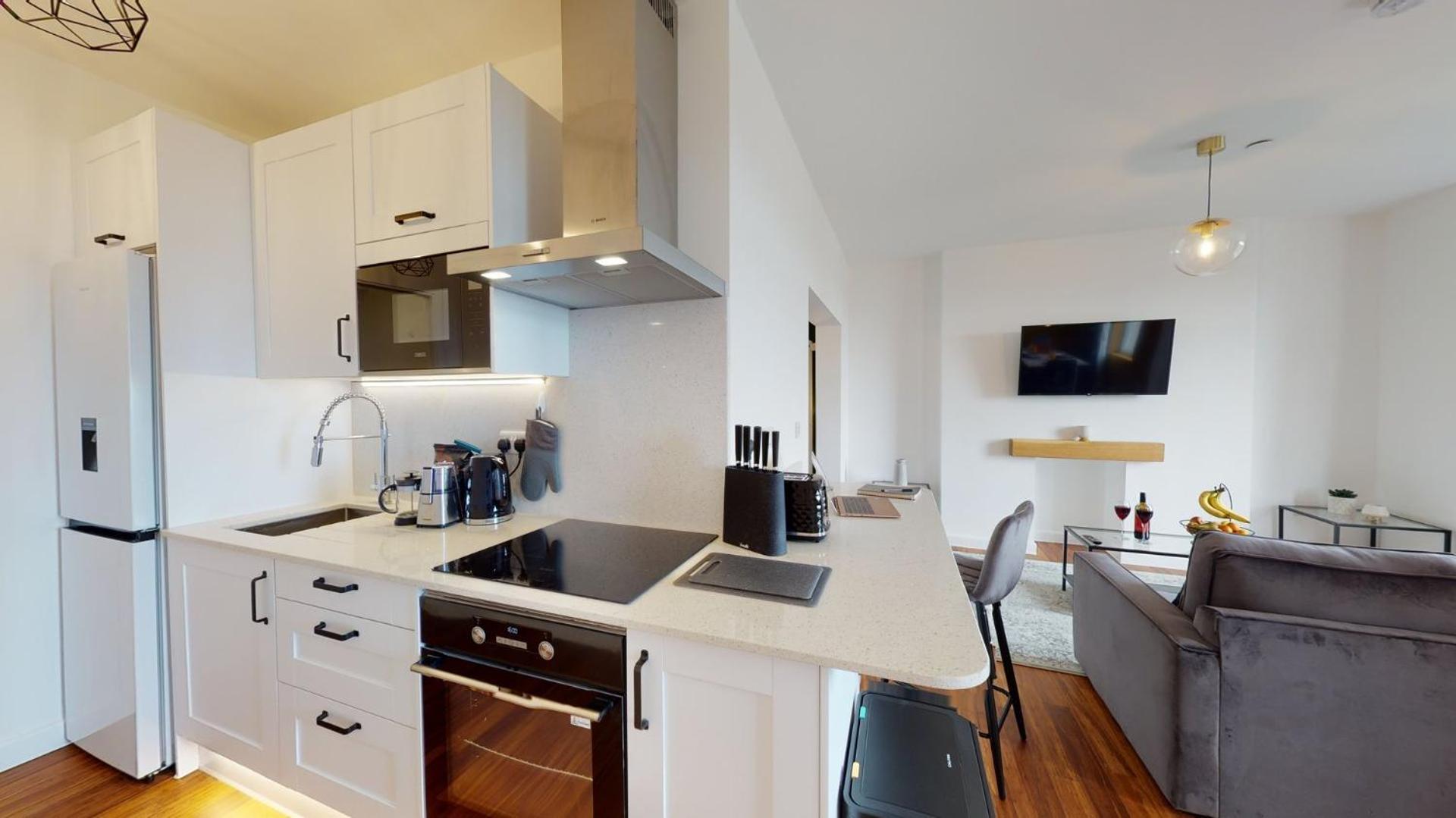 Studio Apartment With 65" Smart Tv Newport  Luaran gambar