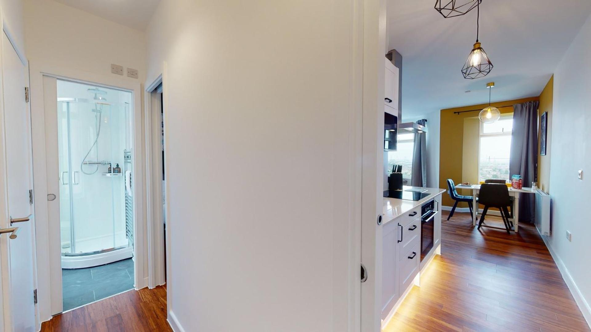 Studio Apartment With 65" Smart Tv Newport  Luaran gambar