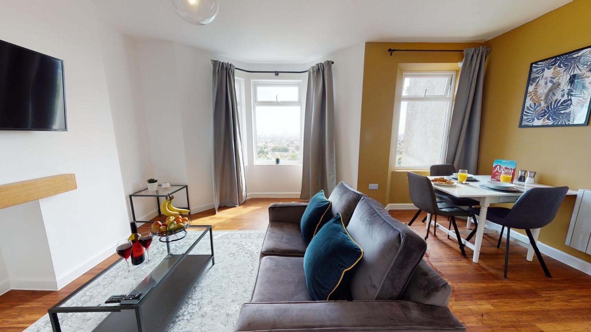 Studio Apartment With 65" Smart Tv Newport  Luaran gambar