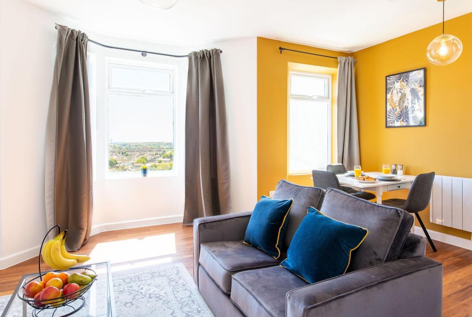 Studio Apartment With 65" Smart Tv Newport  Luaran gambar
