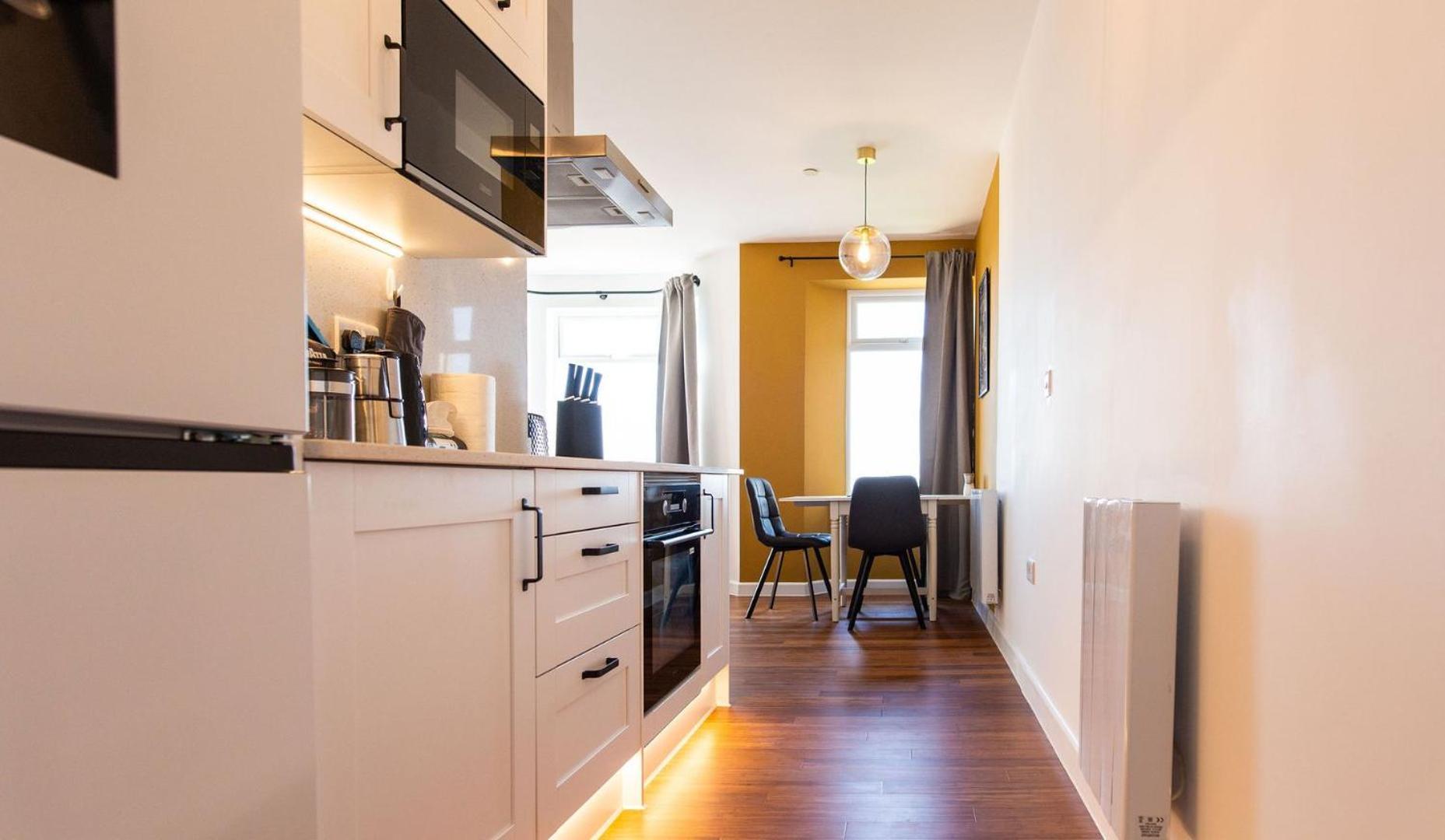 Studio Apartment With 65" Smart Tv Newport  Luaran gambar